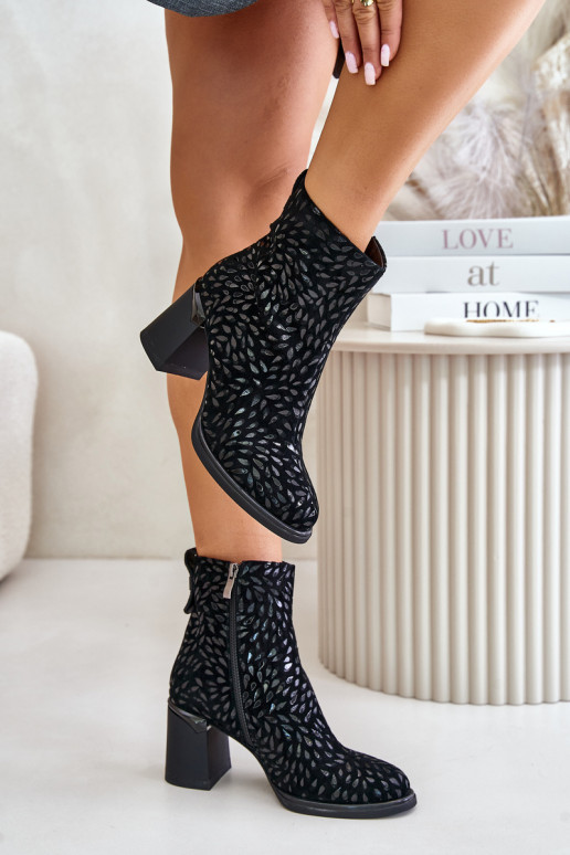 Zomšiniai aulinukai ant kulno Su puošniais Tłoczeniem D&A CR42-192 juodos spalvos Zomšiniai aulinukai ant kulno Su puošniais Tłoczeniem D&A CR42-192 juodos spalvos