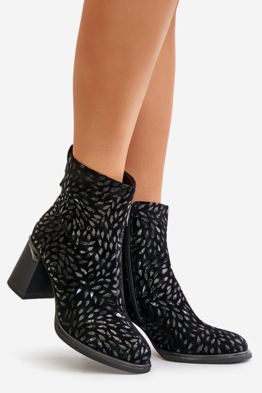 Zomšiniai aulinukai ant kulno Su puošniais Tłoczeniem D&A CR42-192 juodos spalvos Zomšiniai aulinukai ant kulno Su puošniais Tłoczeniem D&A CR42-192 juodos spalvos