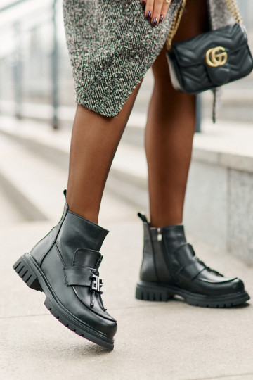 Oda Aulinukai su plačiais kulniukais su ornamentais pašiltinti juodos spalvos Asperra 2