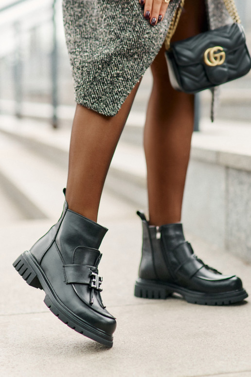 Oda Aulinukai su plačiais kulniukais su ornamentais pašiltinti juodos spalvos Asperra