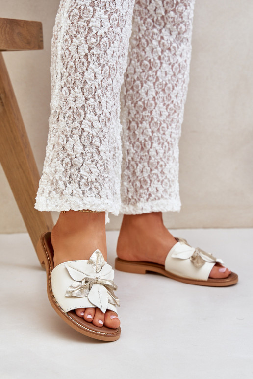 Šlepetės su ornamentais natūralios odos Zazoo 3667 baltos spalvos Šlepetės su ornamentais natūralios odos Zazoo 3667 baltos spalvos