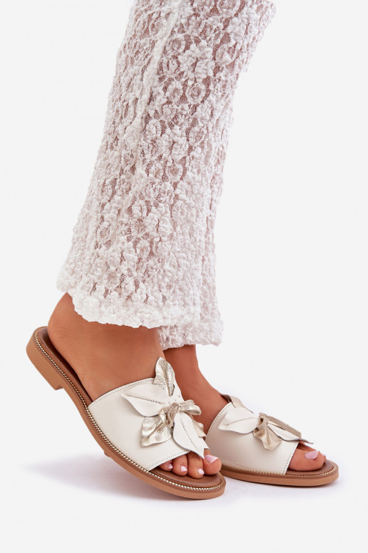 Šlepetės su ornamentais natūralios odos Zazoo 3667 baltos spalvos Šlepetės su ornamentais natūralios odos Zazoo 3667 baltos spalvos