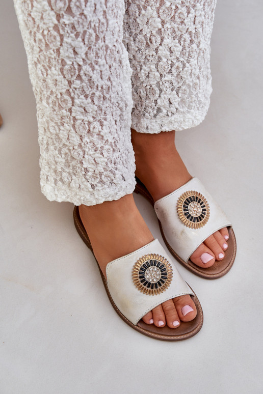 Odinės šlepetės su ornamentais su plačiais kulniukais LeĮskis 3047/O aukso spalvos Przecierany Odinės šlepetės su ornamentais su plačiais kulniukais LeĮskis 3047/O aukso spalvos Przecierany