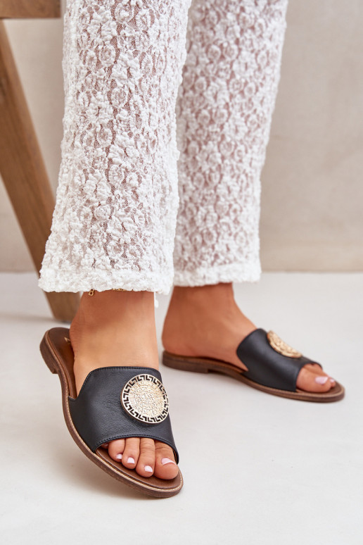 Odinės šlepetės su ornamentais su plačiais kulniukais Zazoo 3047/O juodos spalvos Odinės šlepetės su ornamentais su plačiais kulniukais Zazoo 3047/O juodos spalvos