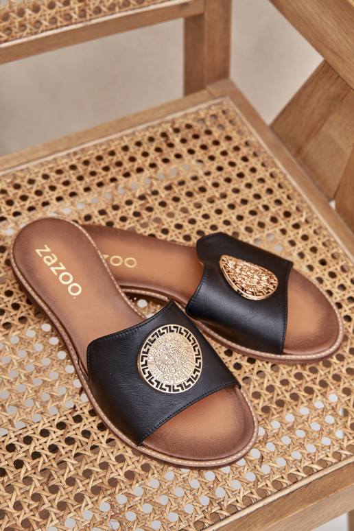 Odinės šlepetės su ornamentais su plačiais kulniukais Zazoo 3047/O juodos spalvos Odinės šlepetės su ornamentais su plačiais kulniukais Zazoo 3047/O juodos spalvos