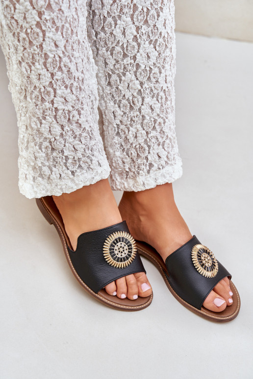 Odinės šlepetės su ornamentais su plačiais kulniukais Zazoo 3047/O juodos spalvos Odinės šlepetės su ornamentais su plačiais kulniukais Zazoo 3047/O juodos spalvos