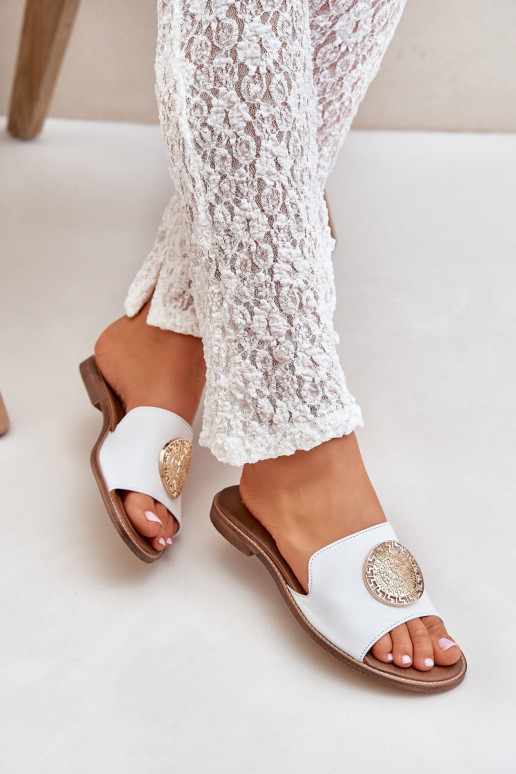 Odinės šlepetės su ornamentais su plačiais kulniukais Zazoo 3047/O baltos spalvos Odinės šlepetės su ornamentais su plačiais kulniukais Zazoo 3047/O baltos spalvos