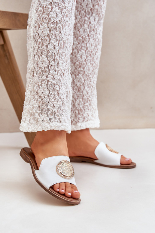 Odinės šlepetės su ornamentais su plačiais kulniukais Zazoo 3047/O baltos spalvos Odinės šlepetės su ornamentais su plačiais kulniukais Zazoo 3047/O baltos spalvos