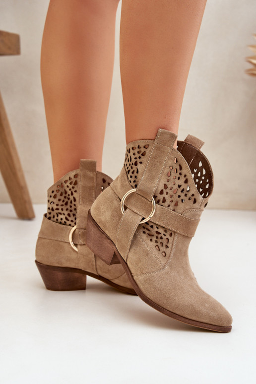 Zomšiniai batai kaubojiško stiliaus su aužūro elementais su kulniukais Zazoo 2994 smėlio spalvos Zomšiniai batai kaubojiško stiliaus su aužūro elementais su kulniukais Zazoo 2994 smėlio spalvos