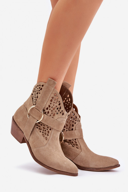 Zomšiniai batai kaubojiško stiliaus su aužūro elementais su kulniukais Zazoo 2994 smėlio spalvos Zomšiniai batai kaubojiško stiliaus su aužūro elementais su kulniukais Zazoo 2994 smėlio spalvos