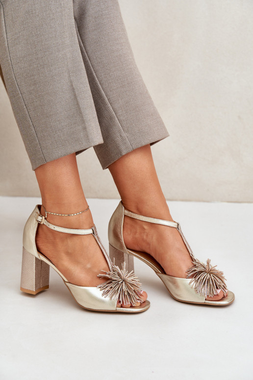 basutės Oda su kulniukais su ornamentais Laura Messi 2758 aukso spalvos basutės Oda su kulniukais su ornamentais Laura Messi 2758 aukso spalvos