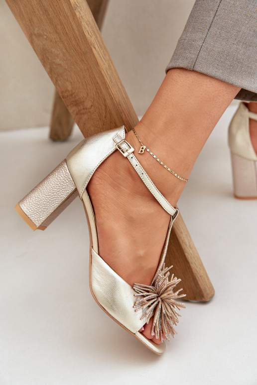 basutės Oda su kulniukais su ornamentais Laura Messi 2758 aukso spalvos basutės Oda su kulniukais su ornamentais Laura Messi 2758 aukso spalvos