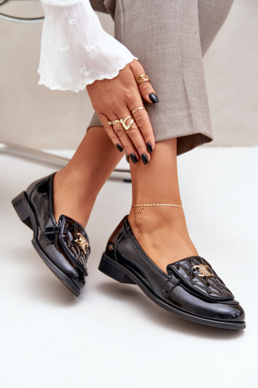 Oda Lakuoti mokasinai su aukso spalvos detalėmis Laura Messi 2927 juodos spalvos Oda Lakuoti mokasinai su aukso spalvos detalėmis Laura Messi 2927 juodos spalvos
