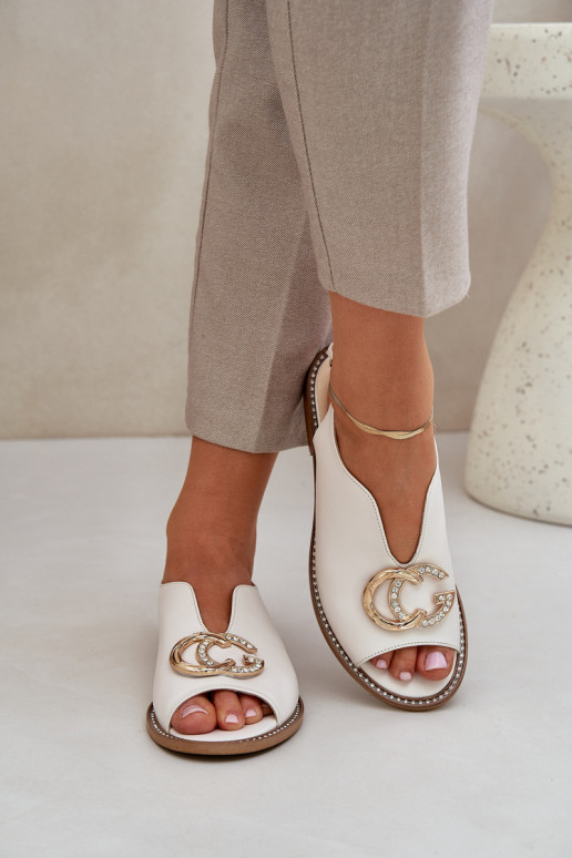 Moteriškos basutės su plačiais kulniukais su ornamentais Laura Messi 2865 dramblio kaulo spalvos Moteriškos basutės su plačiais kulniukais su ornamentais Laura Messi 2865 dramblio kaulo spalvos