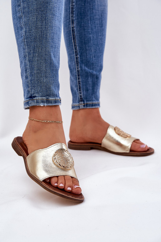 Zazoo 2938 Odinės šlepetės su plačiais kulniukais su ornamentais aukso spalvos Zazoo 2938 Odinės šlepetės su plačiais kulniukais su ornamentais aukso spalvos