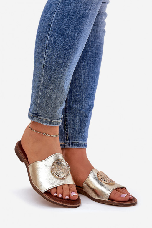 Zazoo 2938 Odinės šlepetės su plačiais kulniukais su ornamentais aukso spalvos Zazoo 2938 Odinės šlepetės su plačiais kulniukais su ornamentais aukso spalvos