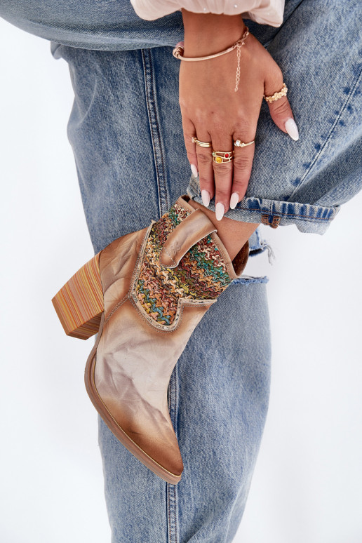 Oda kaubojiško stiliaus aulinukai su kulniukais dekoruoti Plecionką Tai turiciejka 06810-29 įvairių spalvų Oda kaubojiško stiliaus aulinukai su kulniukais dekoruoti Plecionką Tai turiciejka 06810-29 įvairių spalvų