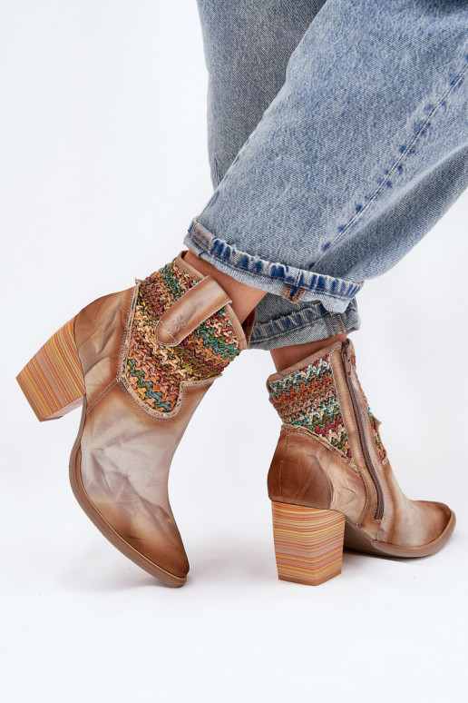 Oda kaubojiško stiliaus aulinukai su kulniukais dekoruoti Plecionką Tai turiciejka 06810-29 įvairių spalvų Oda kaubojiško stiliaus aulinukai su kulniukais dekoruoti Plecionką Tai turiciejka 06810-29 įvairių spalvų