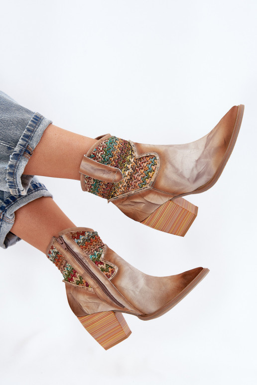 Oda kaubojiško stiliaus aulinukai su kulniukais dekoruoti Plecionką Tai turiciejka 06810-29 įvairių spalvų Oda kaubojiško stiliaus aulinukai su kulniukais dekoruoti Plecionką Tai turiciejka 06810-29 įvairių spalvų