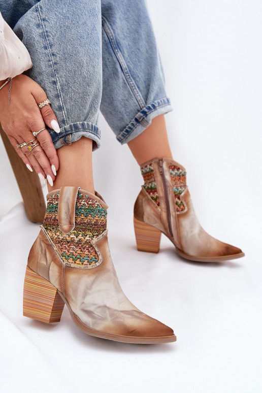 Oda kaubojiško stiliaus aulinukai su kulniukais dekoruoti Plecionką Tai turiciejka 06810-29 įvairių spalvų Oda kaubojiško stiliaus aulinukai su kulniukais dekoruoti Plecionką Tai turiciejka 06810-29 įvairių spalvų