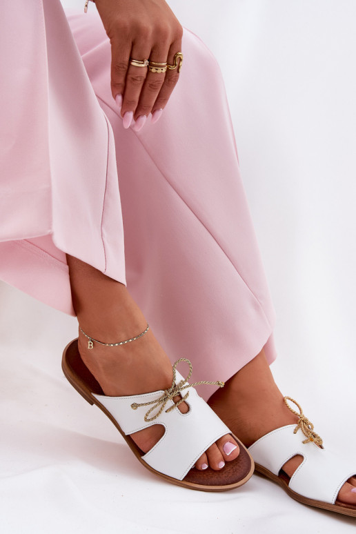 Odinės šlepetės Moteriškas su plačiais kulniukais Zazoo 3022 baltos spalvos Odinės šlepetės Moteriškas su plačiais kulniukais Zazoo 3022 baltos spalvos