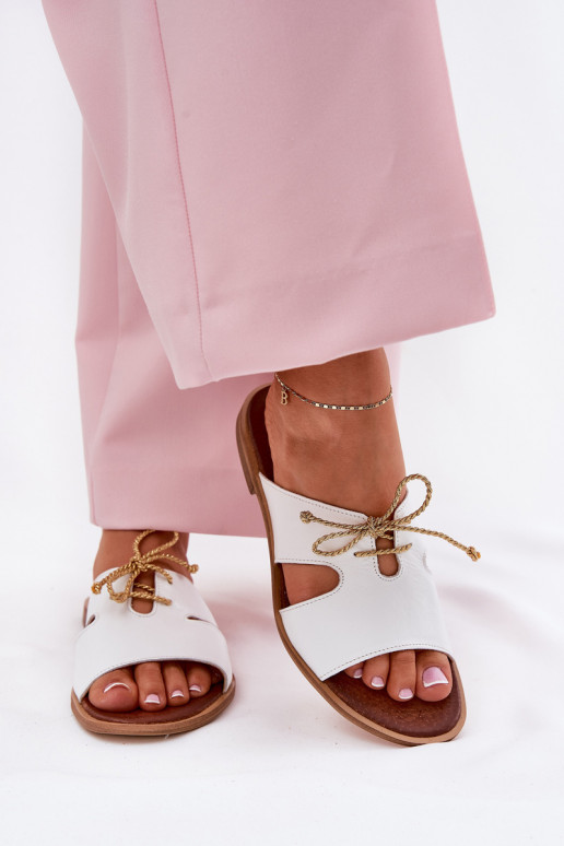 Odinės šlepetės Moteriškas su plačiais kulniukais Zazoo 3022 baltos spalvos Odinės šlepetės Moteriškas su plačiais kulniukais Zazoo 3022 baltos spalvos