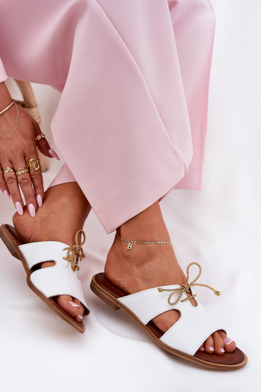 Odinės šlepetės Moteriškas su plačiais kulniukais Zazoo 3022 baltos spalvos Odinės šlepetės Moteriškas su plačiais kulniukais Zazoo 3022 baltos spalvos