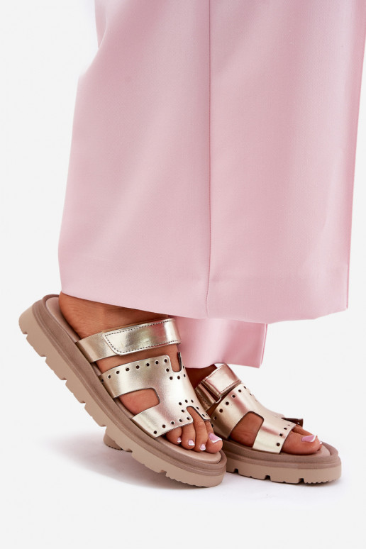 Moteriškos šlepetėssuĮjungtaturalnej Skóry su platforma Zazoo 40440 aukso spalvos Moteriškos šlepetėssuĮjungtaturalnej Skóry su platforma Zazoo 40440 aukso spalvos