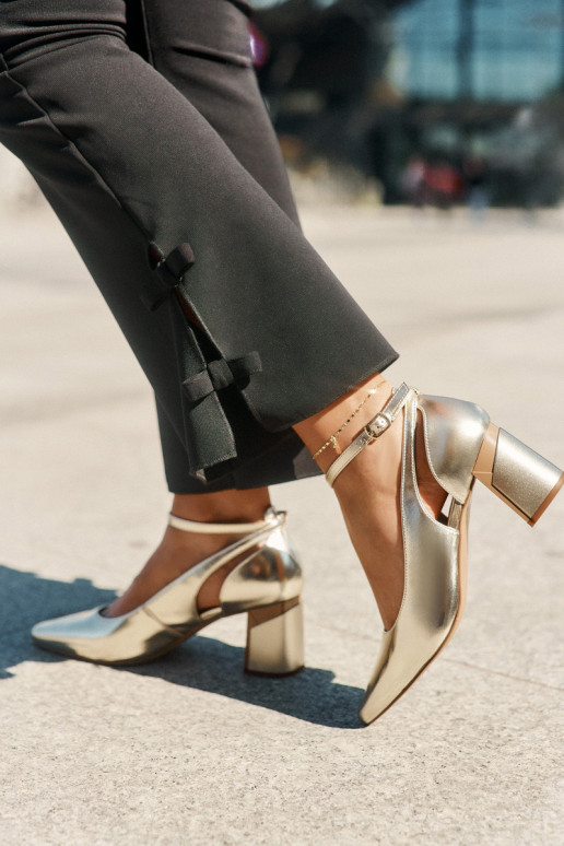 Oda Bateliai su kulniukais Tai turiciejka K6816-25 aukso spalvos Oda Bateliai su kulniukais Tai turiciejka K6816-25 aukso spalvos