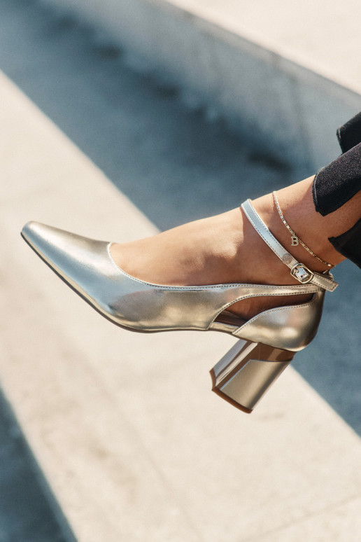 Oda Bateliai su kulniukais Tai turiciejka K6816-25 aukso spalvos Oda Bateliai su kulniukais Tai turiciejka K6816-25 aukso spalvos