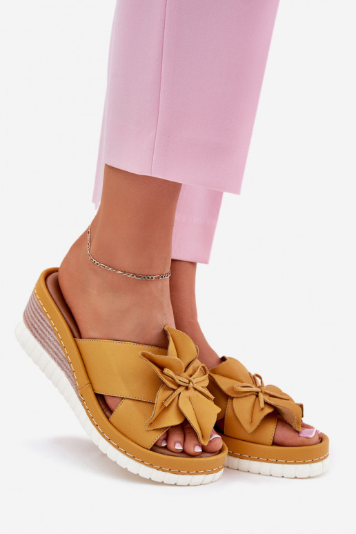 Odinės šlepetės Moteriškas Ant platformos Su puošniais Gėlė Artiker 52C0504 geltonos spalvos Odinės šlepetės Moteriškas Ant platformos Su puošniais Gėlė Artiker 52C0504 geltonos spalvos