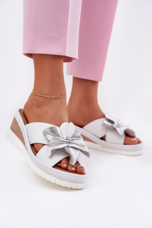 Odinės šlepetės Moteriškas Ant platformos Su puošniais Gėlė Artiker 54C0538 Baltos-sidabro spalvos Odinės šlepetės Moteriškas Ant platformos Su puošniais Gėlė Artiker 54C0538 Baltos-sidabro spalvos