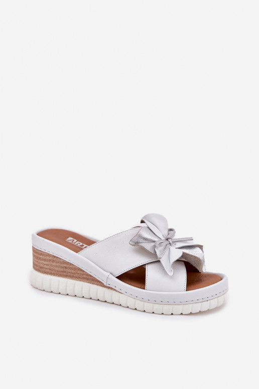 Odinės šlepetės Moteriškas Ant platformos Su puošniais Gėlė Artiker 54C0538 Baltos-sidabro spalvos Odinės šlepetės Moteriškas Ant platformos Su puošniais Gėlė Artiker 54C0538 Baltos-sidabro spalvos