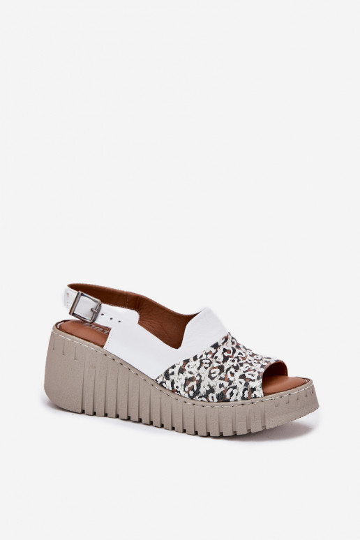 Moteriškos basutėssuĮjungtaturalnej Skóry Ant platformos Artiker 56C0958 baltos spalvos Moteriškos basutėssuĮjungtaturalnej Skóry Ant platformos Artiker 56C0958 baltos spalvos