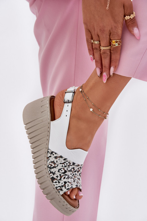 Moteriškos basutėssuĮjungtaturalnej Skóry Ant platformos Artiker 56C0958 baltos spalvos Moteriškos basutėssuĮjungtaturalnej Skóry Ant platformos Artiker 56C0958 baltos spalvos