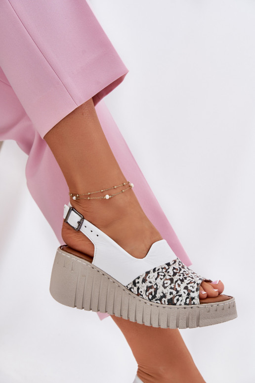 Moteriškos basutėssuĮjungtaturalnej Skóry Ant platformos Artiker 56C0958 baltos spalvos Moteriškos basutėssuĮjungtaturalnej Skóry Ant platformos Artiker 56C0958 baltos spalvos