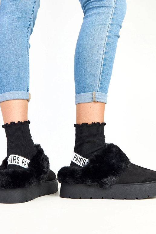 Juodi trumpi, kailiu šildomi sniego...