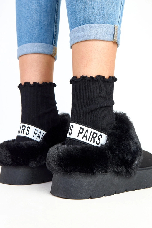 Juodi trumpi, kailiu šildomi sniego...