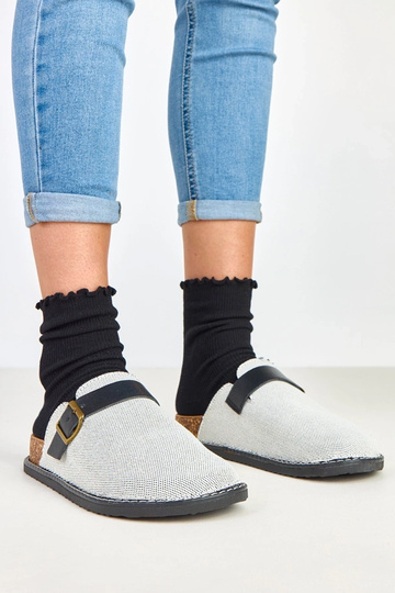 Juodos šlepetės ant...