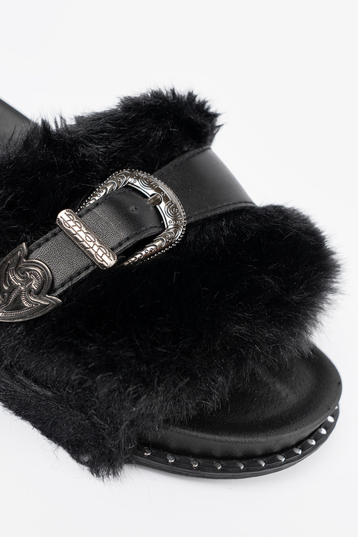 Šlepetės z ekofutra z dekoracyjną klamrą