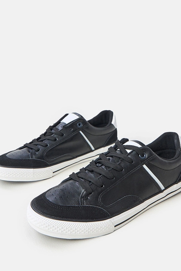 Juodi vyriški sportbačiai...