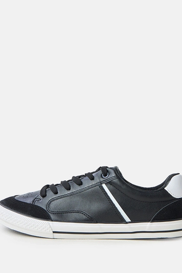 Juodi vyriški sportbačiai su baltomis detalėmis William 2