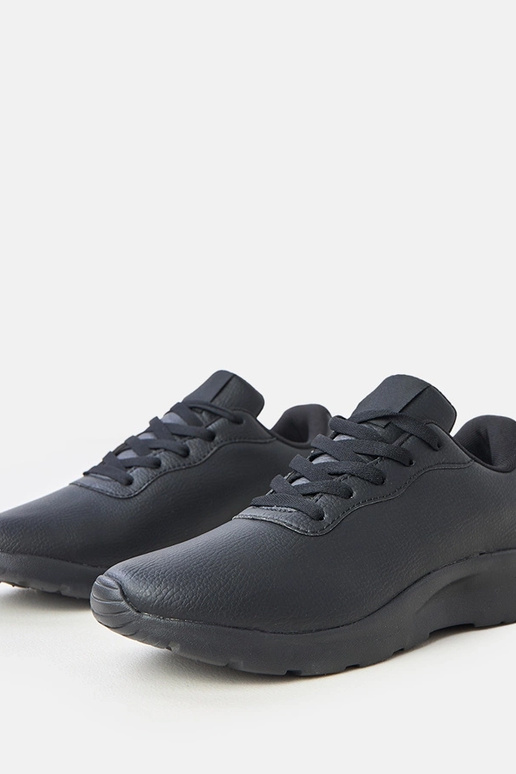 Juodi vyriški paaukštinti sportbačiai...