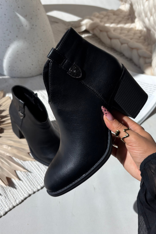 Pašiltinti moteriški aulinukai iš eko odos juodos spalvos Talienne Pašiltinti moteriški aulinukai iš eko odos juodos spalvos Talienne