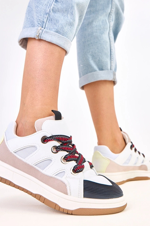 Juodi sportbačiai su storomis...