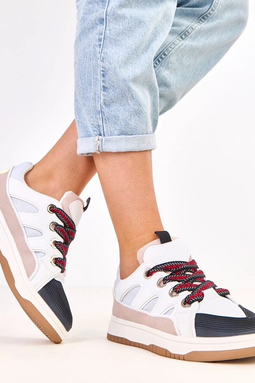 Juodi sportbačiai su storomis...