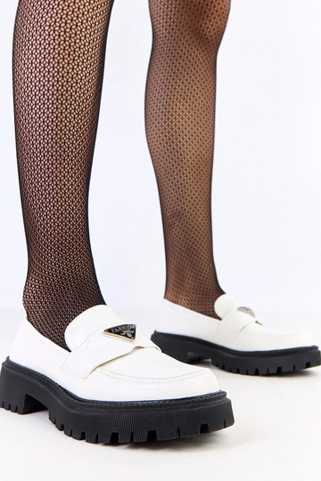 Balti moteriški mokasinai...