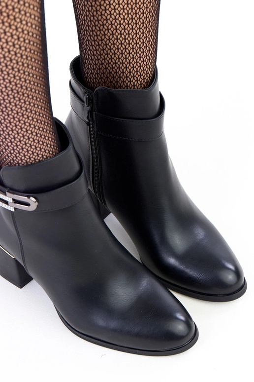 Juodi aukštakulniai aulinukai su...