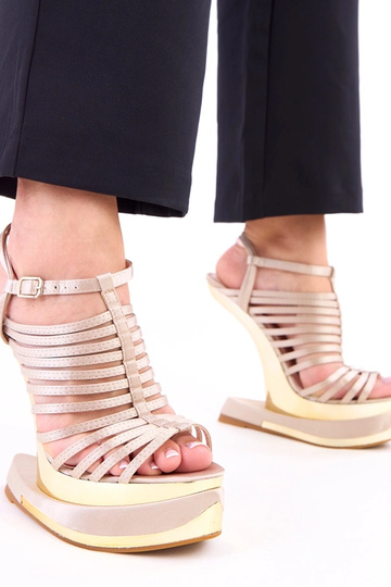 Rudi sandalai ant...