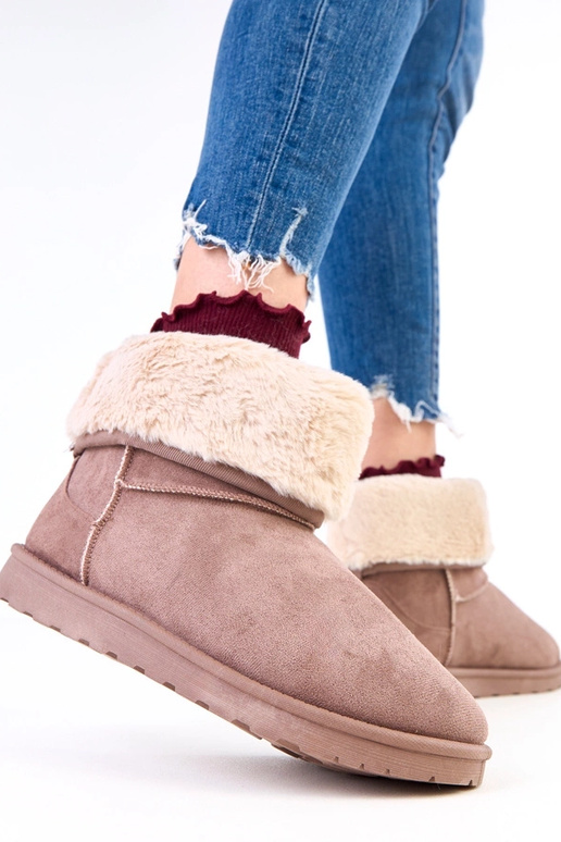 Rudi sniego batai su kailiu ant...